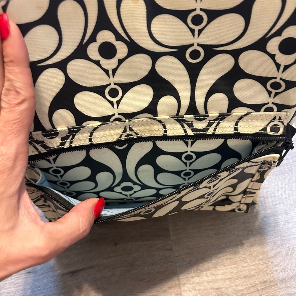 RARE! Orla Kiely Vintage Black and Cream Floral Backpack - Picture 7 of 14